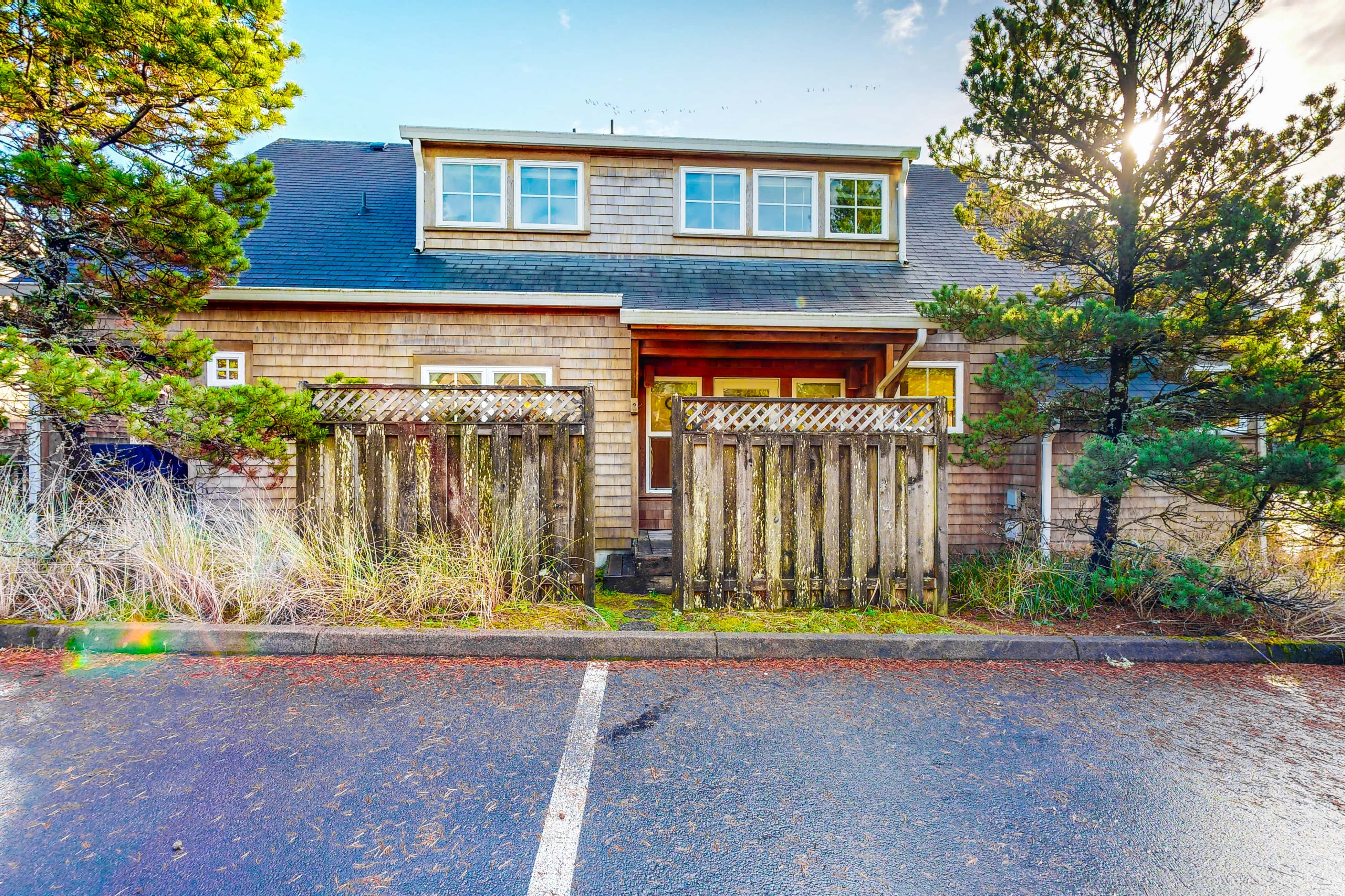 Coastal home walking distance to the beach with outdoor shower and fireplace