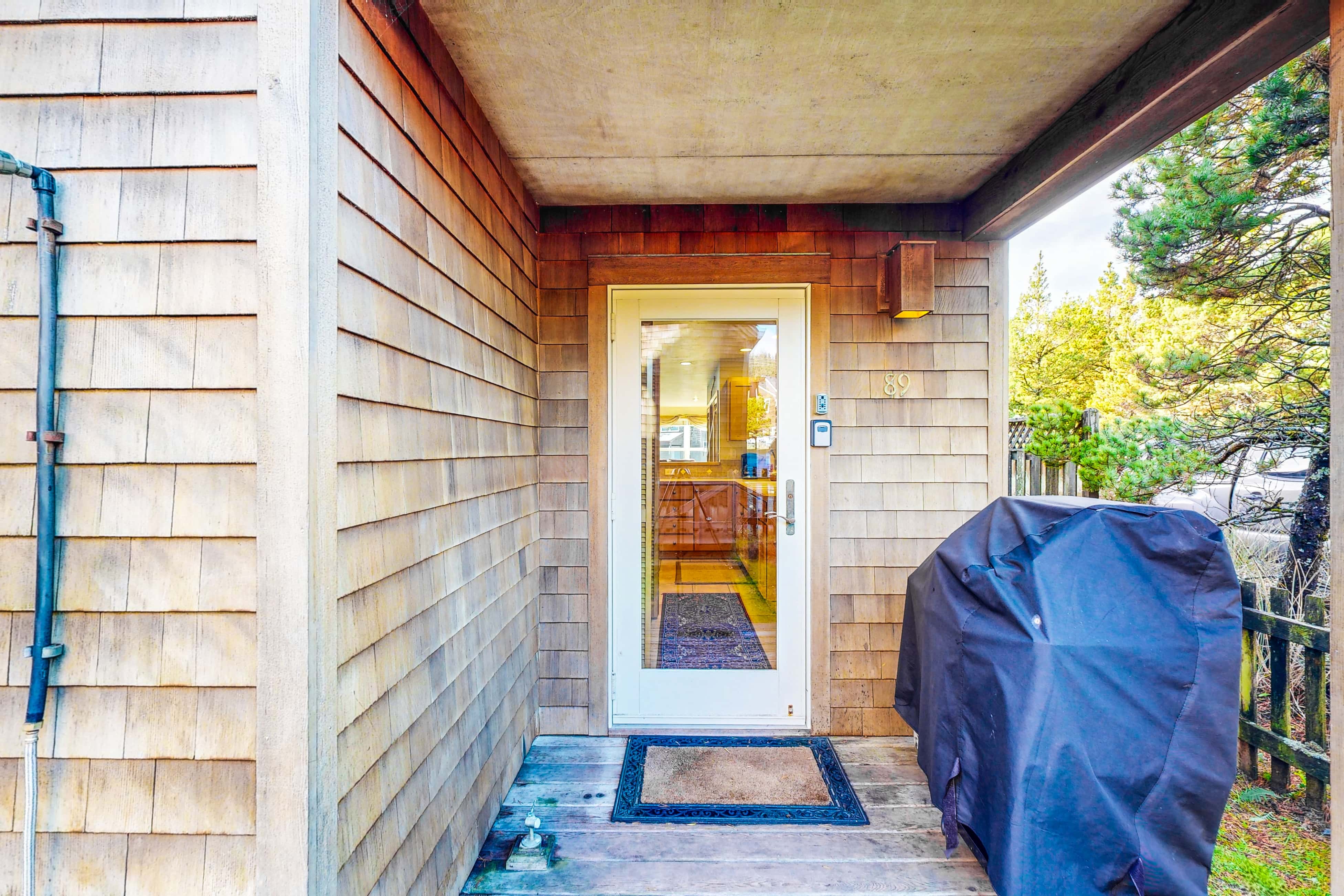 Coastal home walking distance to the beach with outdoor shower and fireplace