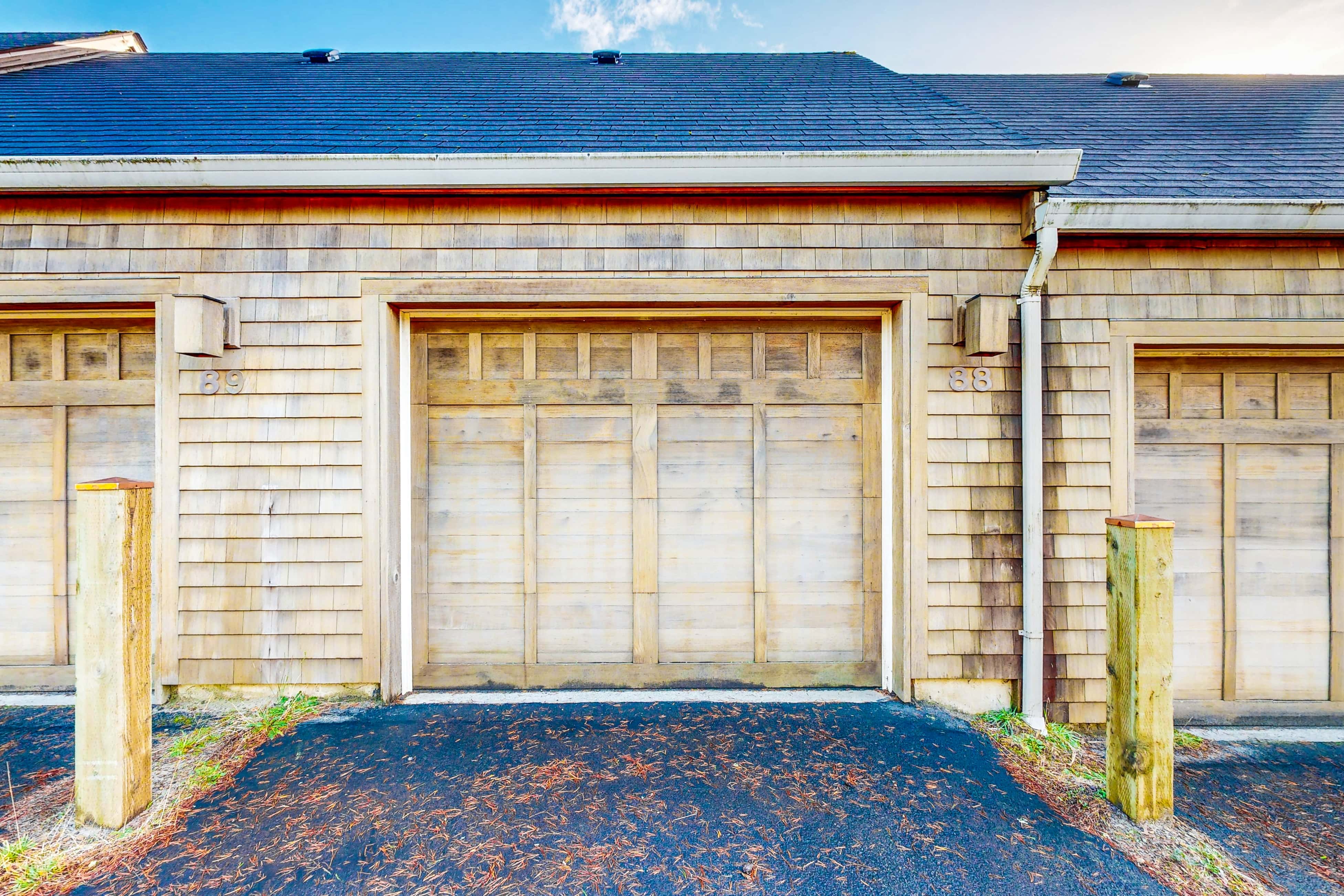 Coastal home walking distance to the beach with outdoor shower and fireplace