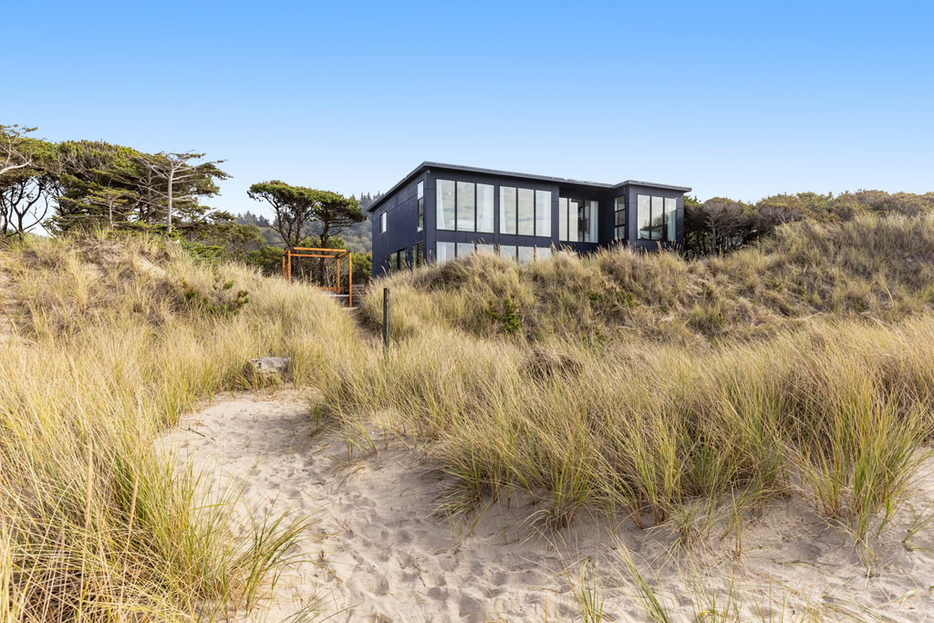 Beachfront designer paradise with amazing ocean view hot tub and shuffleboard