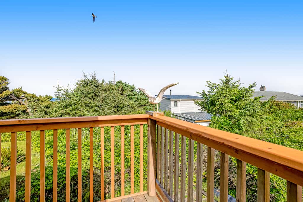 Dog friendly oceanview home one block to beach
