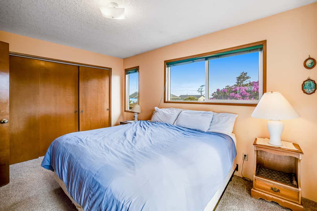 Dog friendly oceanview home one block to beach