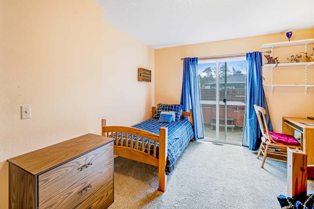 Dog friendly oceanview home one block to beach
