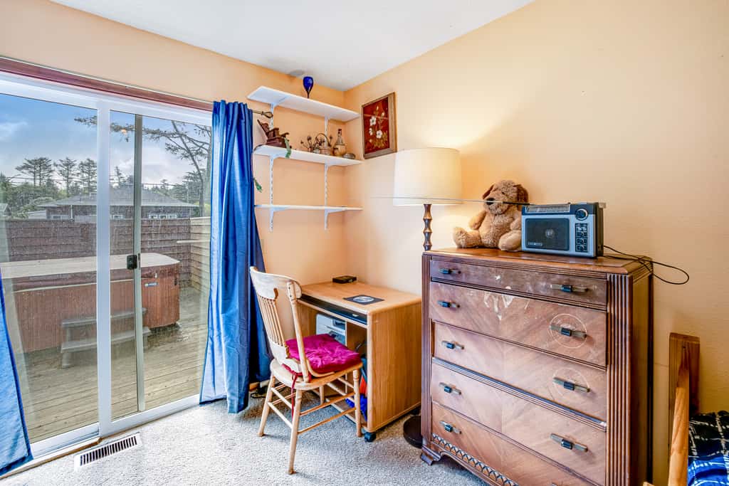 Dog friendly oceanview home one block to beach
