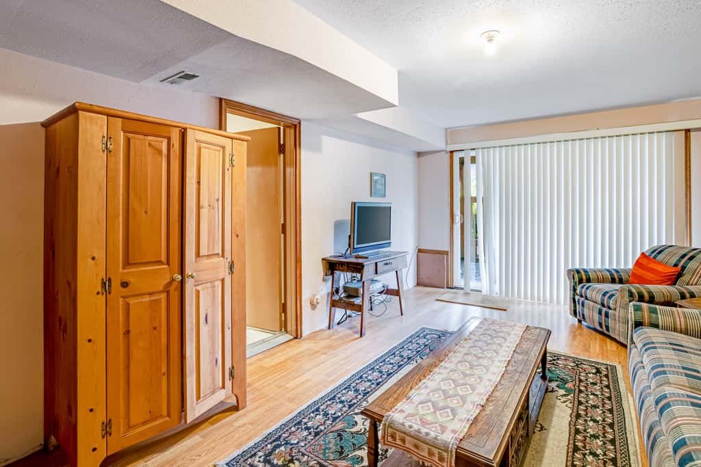 Dog friendly oceanview home one block to beach