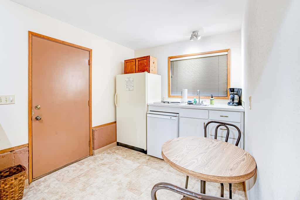 Dog friendly oceanview home one block to beach