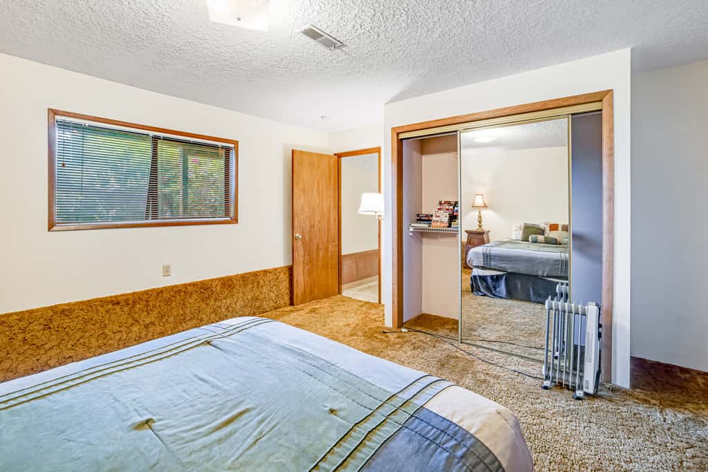 Dog friendly oceanview home one block to beach