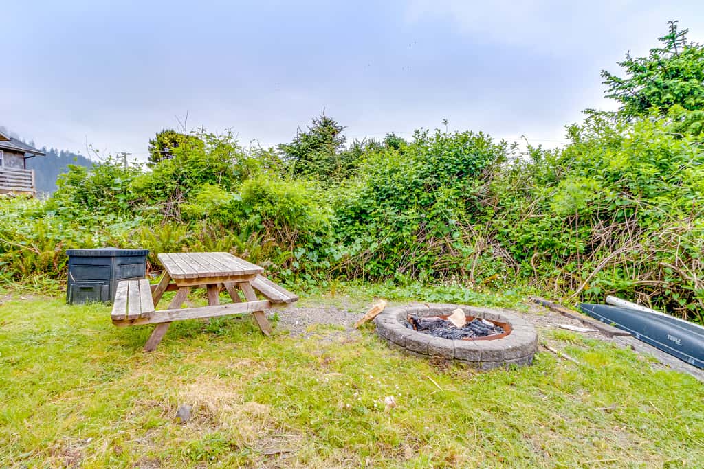 Dog friendly oceanview home one block to beach