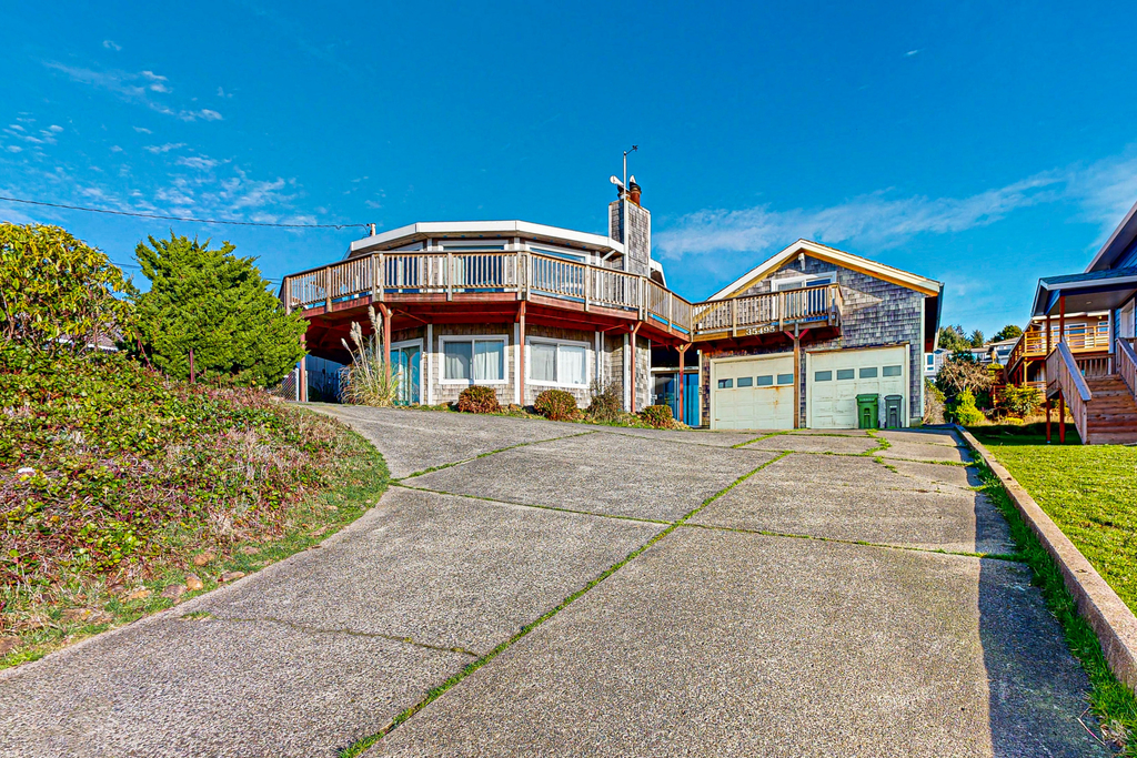 Spacious Dog Friendly Getaway with Boat Parking Perfect for Two Families