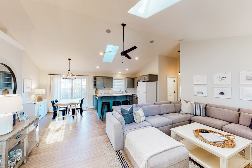 Family Friendly Beach Home with High Speed WiFi Gas Fireplace and Washer Dryer