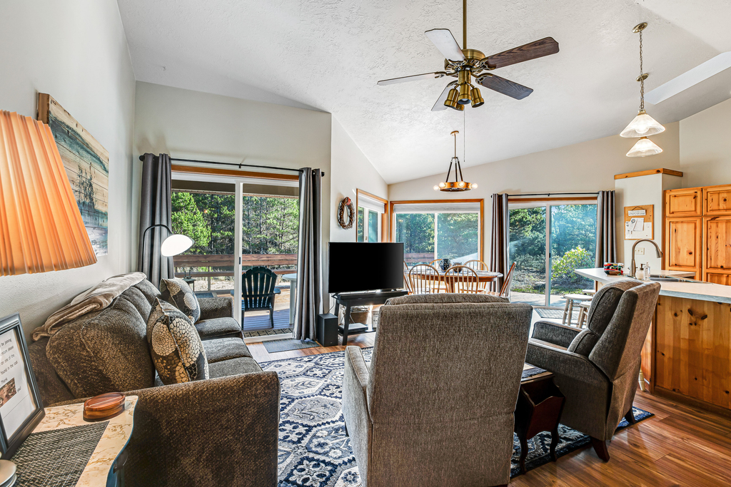 Cozy Home with Wood Stove WiFi Gas Grill and Large Deck Walk to Beach