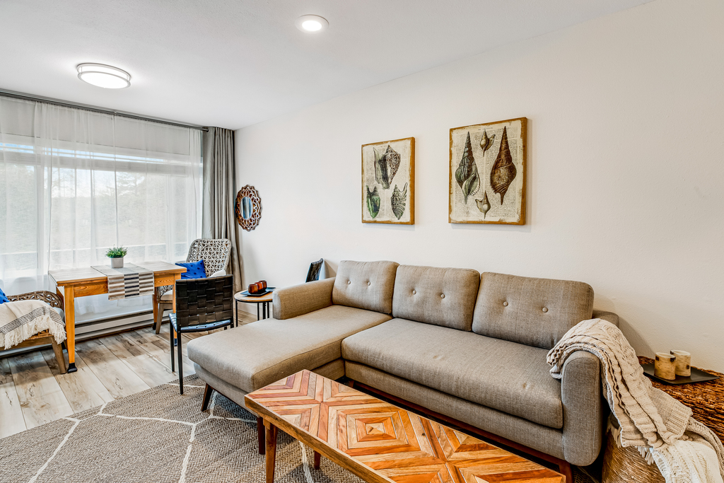 Vibrant polished condo with oceanfront views patio and with easy beach access