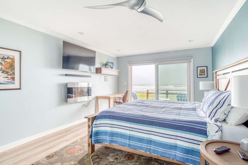Oceanfront ground level condo with fireplace and updated kitchen dog friendly