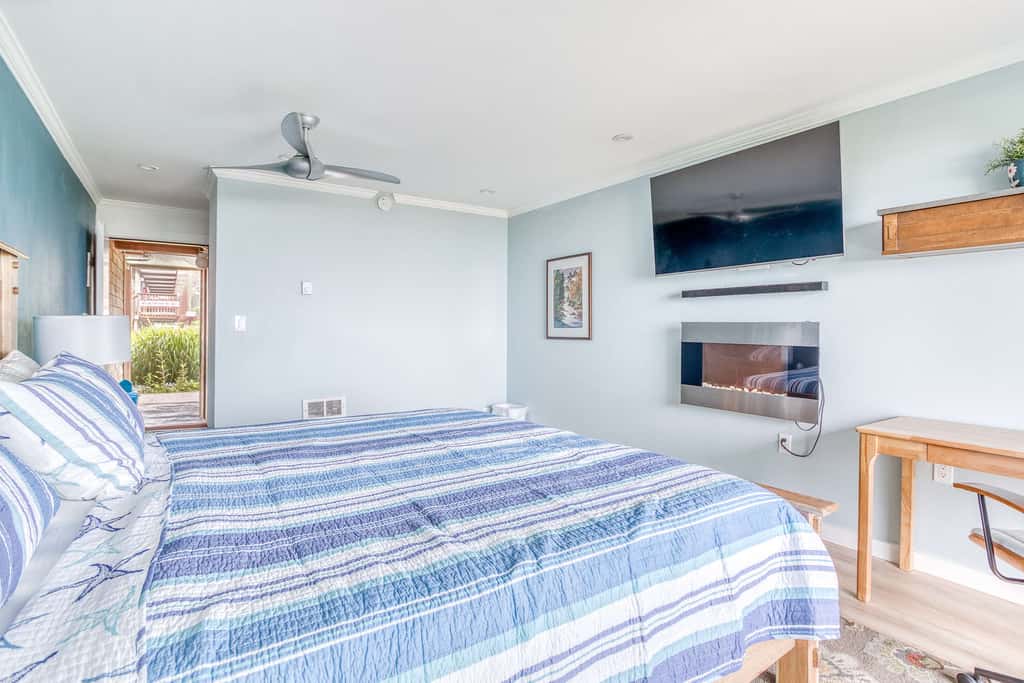 Oceanfront ground level condo with fireplace and updated kitchen dog friendly