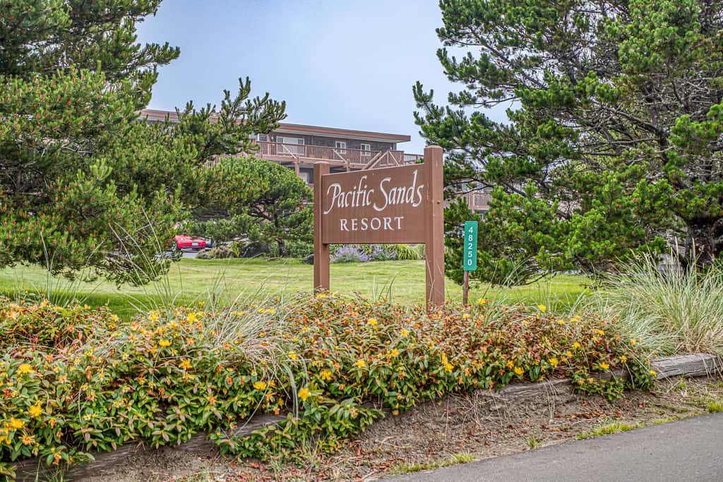 Oceanfront ground level condo with fireplace and updated kitchen dog friendly