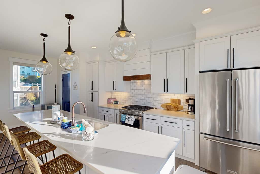 Beautiful family friendly home with private hot tub walk to beach shared pool