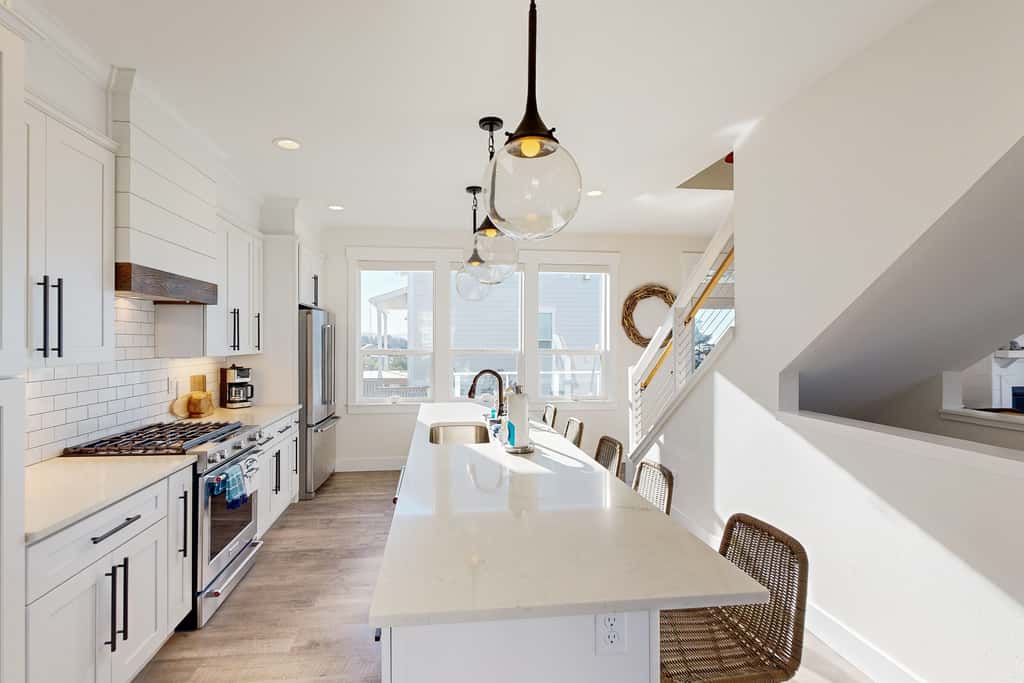 Beautiful family friendly home with private hot tub walk to beach shared pool