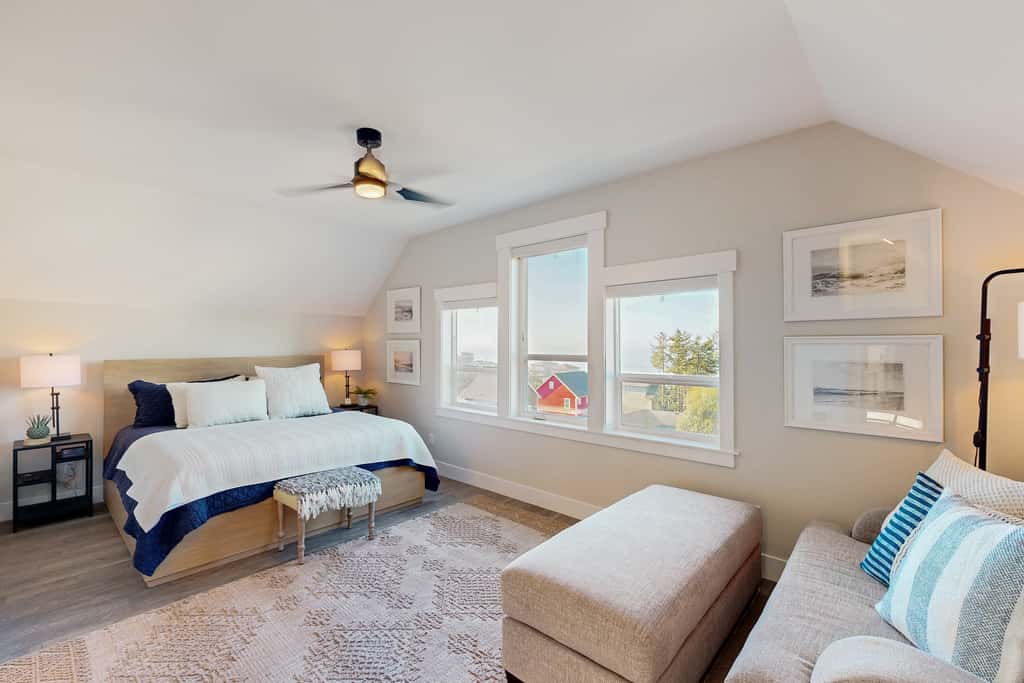 Beautiful family friendly home with private hot tub walk to beach shared pool