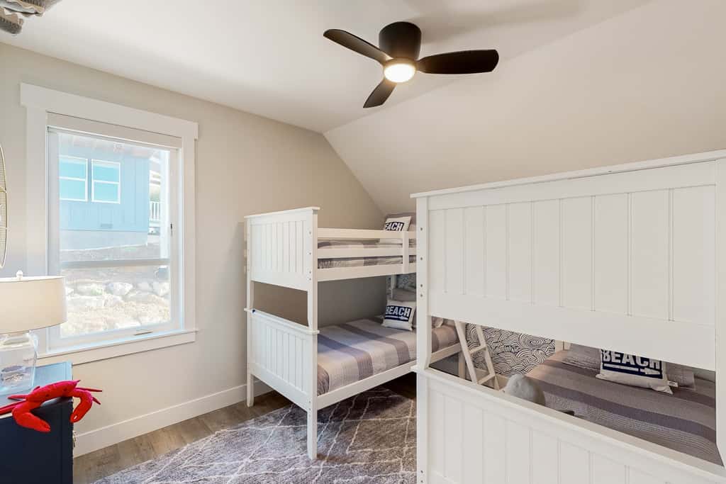 Beautiful family friendly home with private hot tub walk to beach shared pool