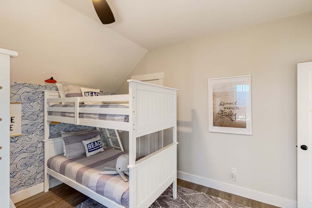 Beautiful family friendly home with private hot tub walk to beach shared pool