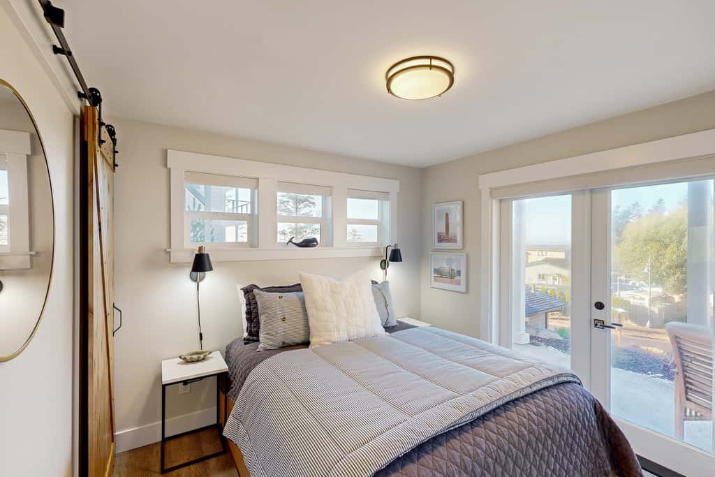 Beautiful family friendly home with private hot tub walk to beach shared pool