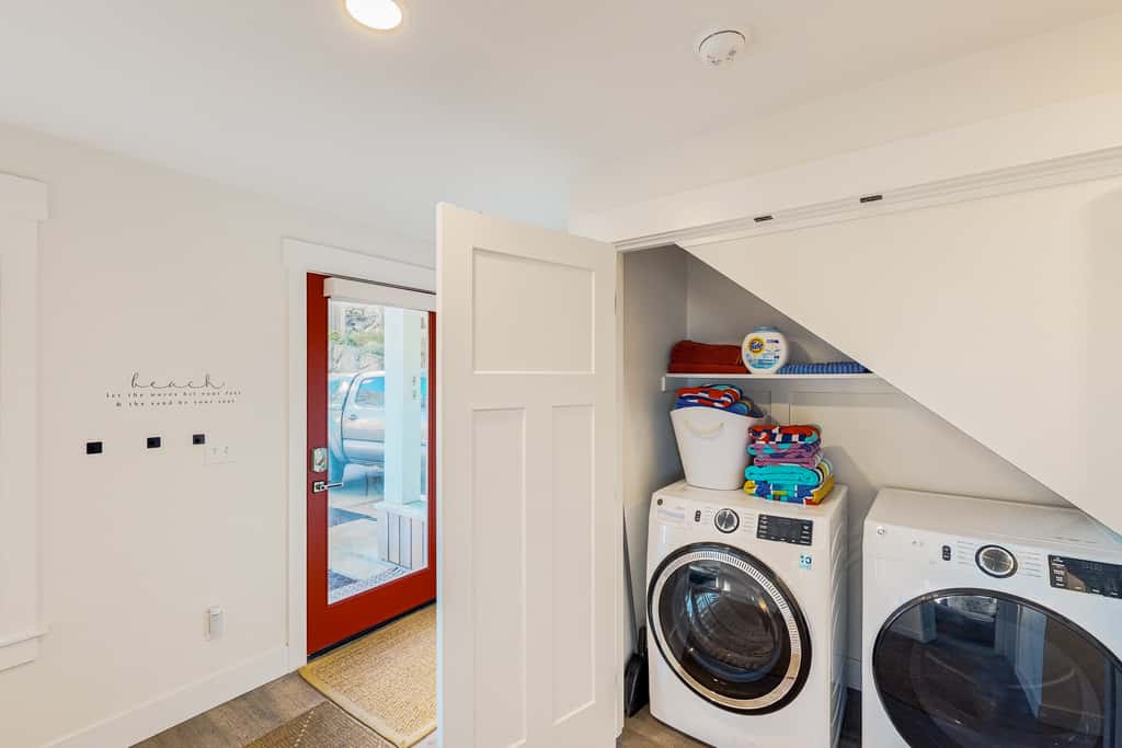 Beautiful family friendly home with private hot tub walk to beach shared pool