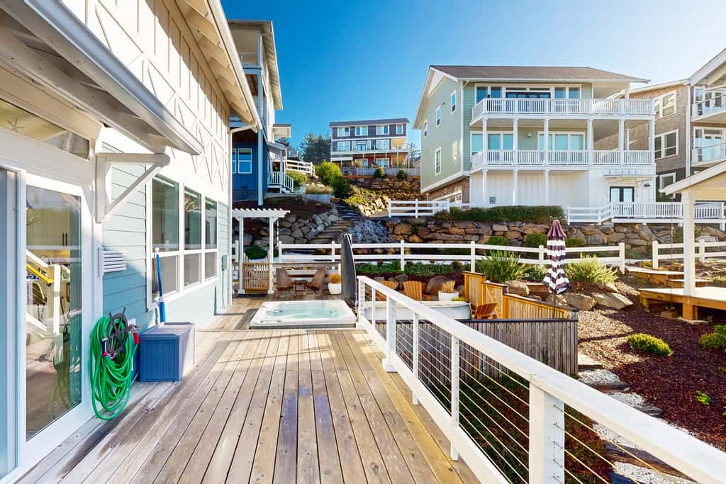 Beautiful family friendly home with private hot tub walk to beach shared pool