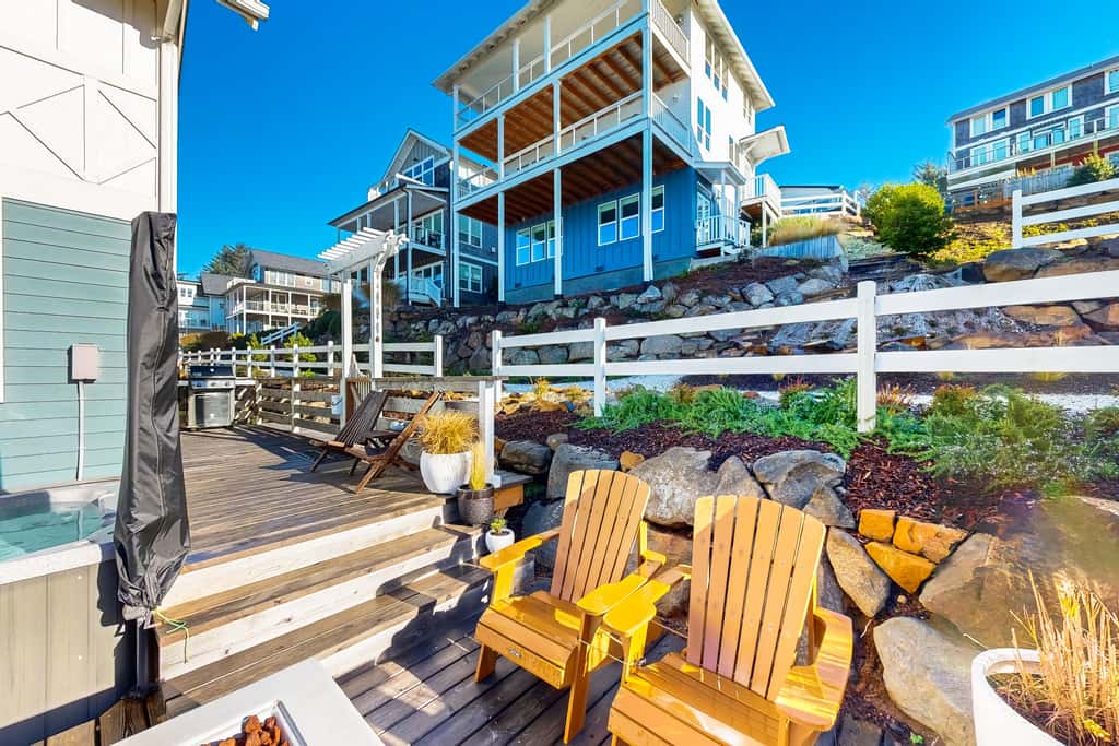 Beautiful family friendly home with private hot tub walk to beach shared pool