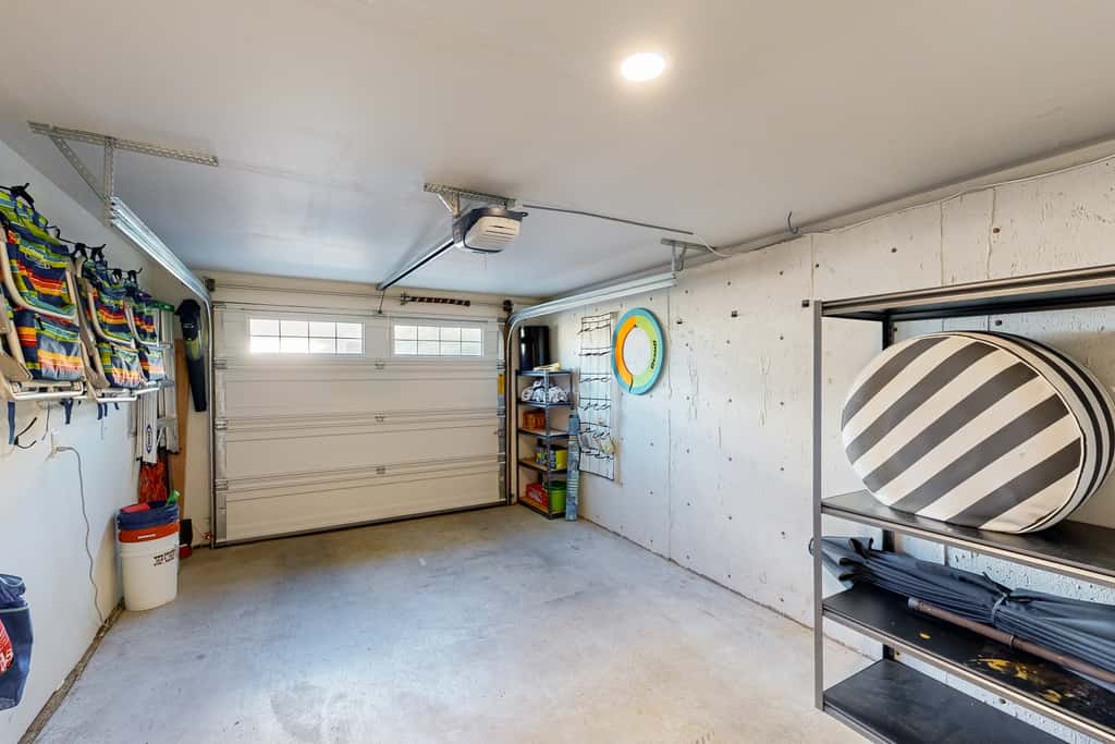 Beautiful family friendly home with private hot tub walk to beach shared pool