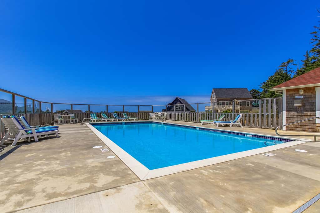 Beautiful family friendly home with private hot tub walk to beach shared pool