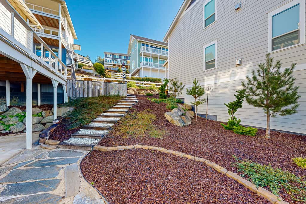Beautiful family friendly home with private hot tub walk to beach shared pool