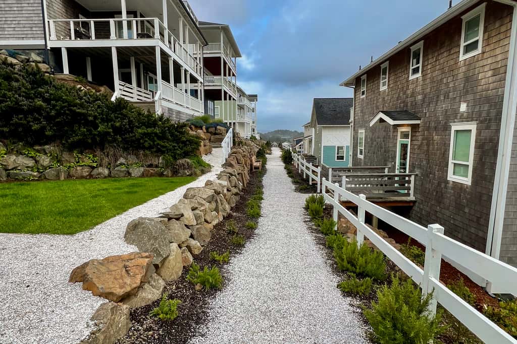 Beautiful family friendly home with private hot tub walk to beach shared pool