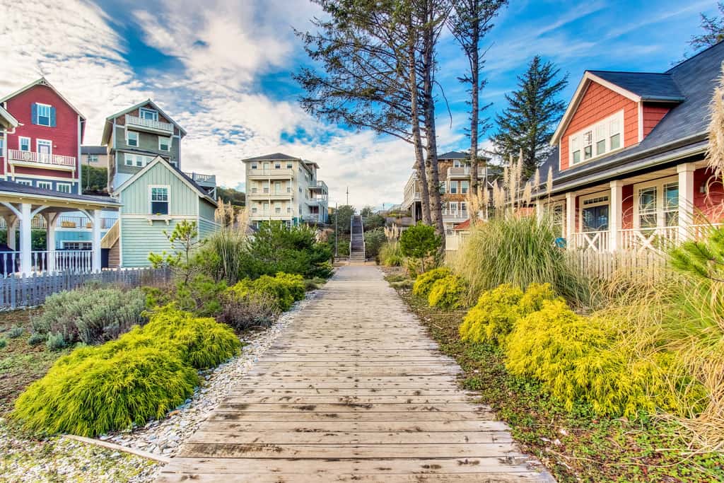 Beautiful family friendly home with private hot tub walk to beach shared pool