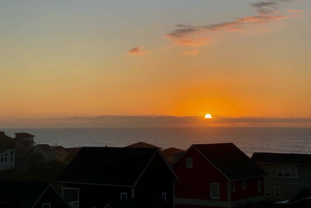 Beautiful family friendly home with private hot tub walk to beach shared pool