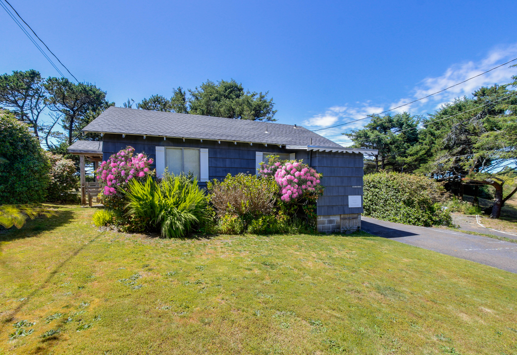 Dog-Friendly Beach Cottage in Peaceful Neskowin 