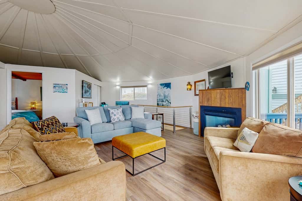 Dog friendly oceanfront home with private hot tub sauna and incredible view