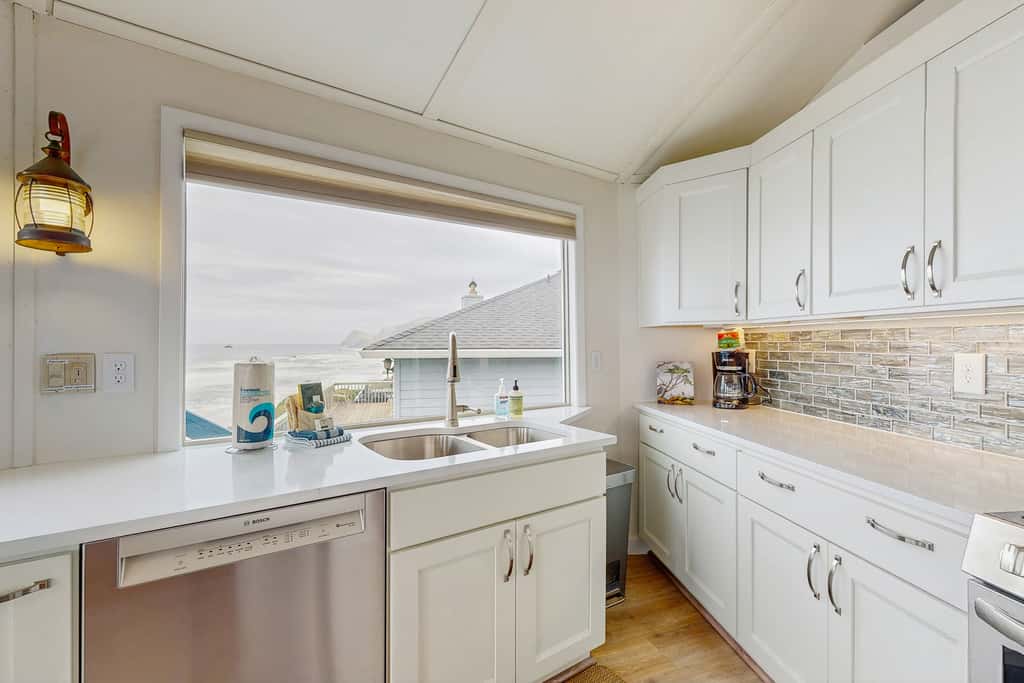 Dog friendly oceanfront home with private hot tub sauna and incredible view