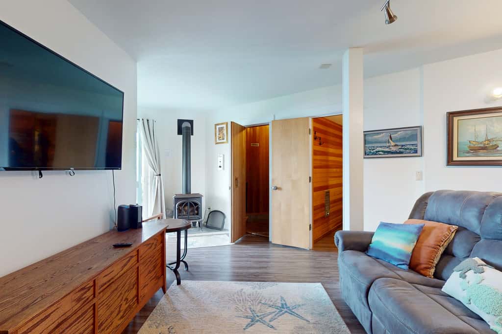 Dog friendly oceanfront home with private hot tub sauna and incredible view