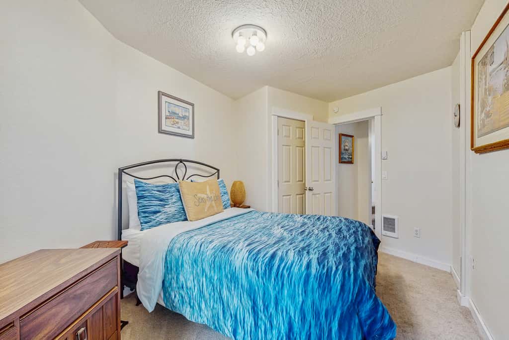 Dog friendly oceanfront home with private hot tub sauna and incredible view