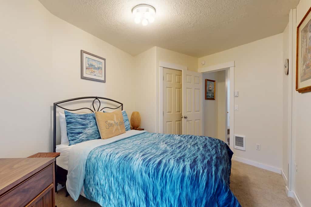 Dog friendly oceanfront home with private hot tub sauna and incredible view