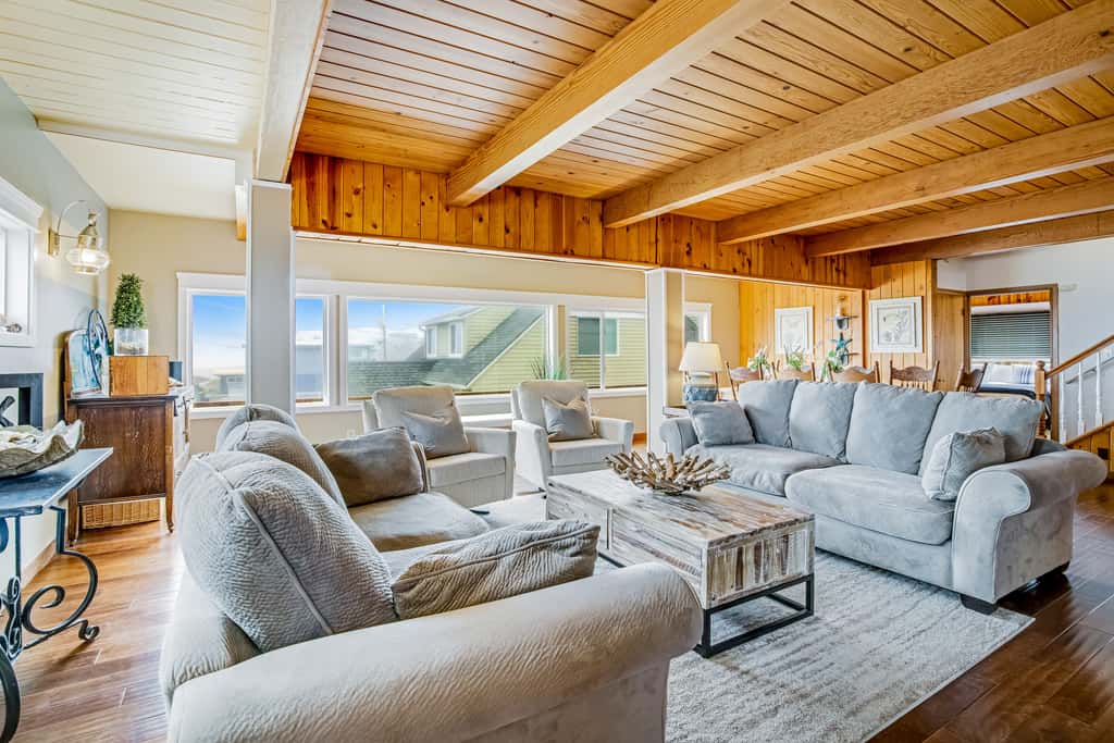 Spacious Home with Two Large Decks and Ocean View Great for Groups