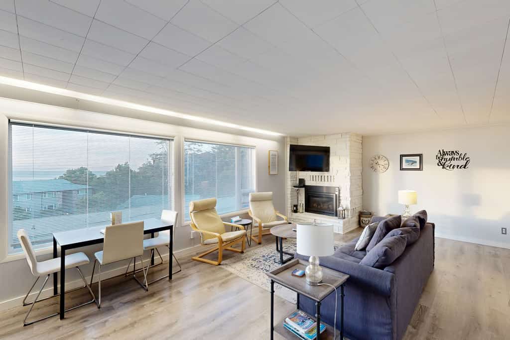 Wycliff Beach Condo