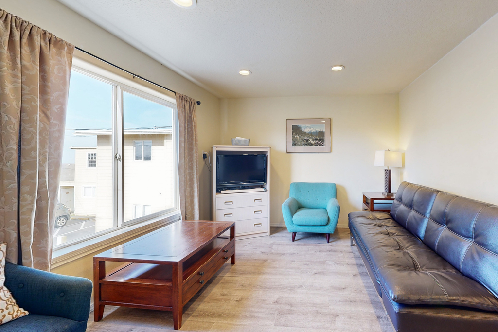 Sandstone Point Condo Only a Few Blocks to the Beach Dogs Welcome