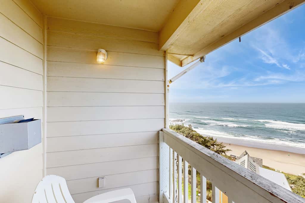 Upper Floor Oceanview Studio Perfect for Couples Free WiFi Dogs Allowed