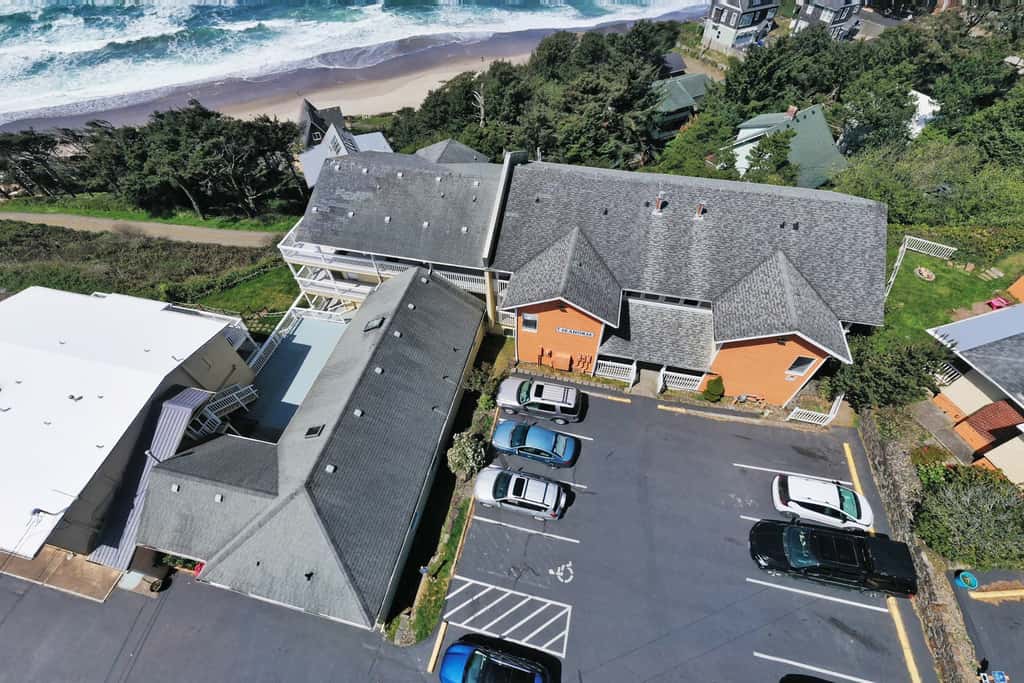 Upper Level Studio with Balcony Dog Friendly and Great Ocean Views