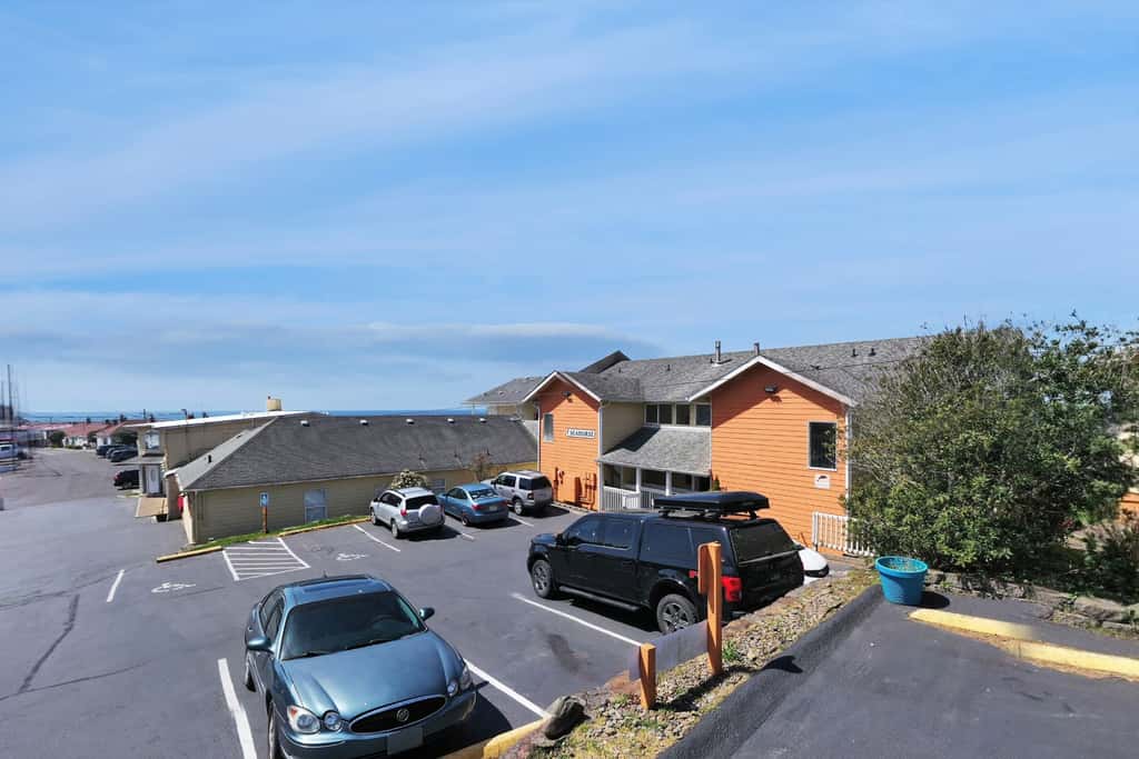 Upper Level Studio with Balcony Dog Friendly and Great Ocean Views