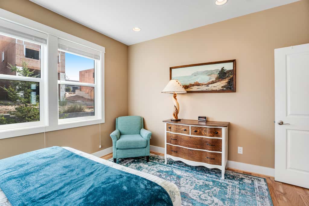 Dog friendly beach home ideal for entertaining with 2 fireplaces and great kitchen