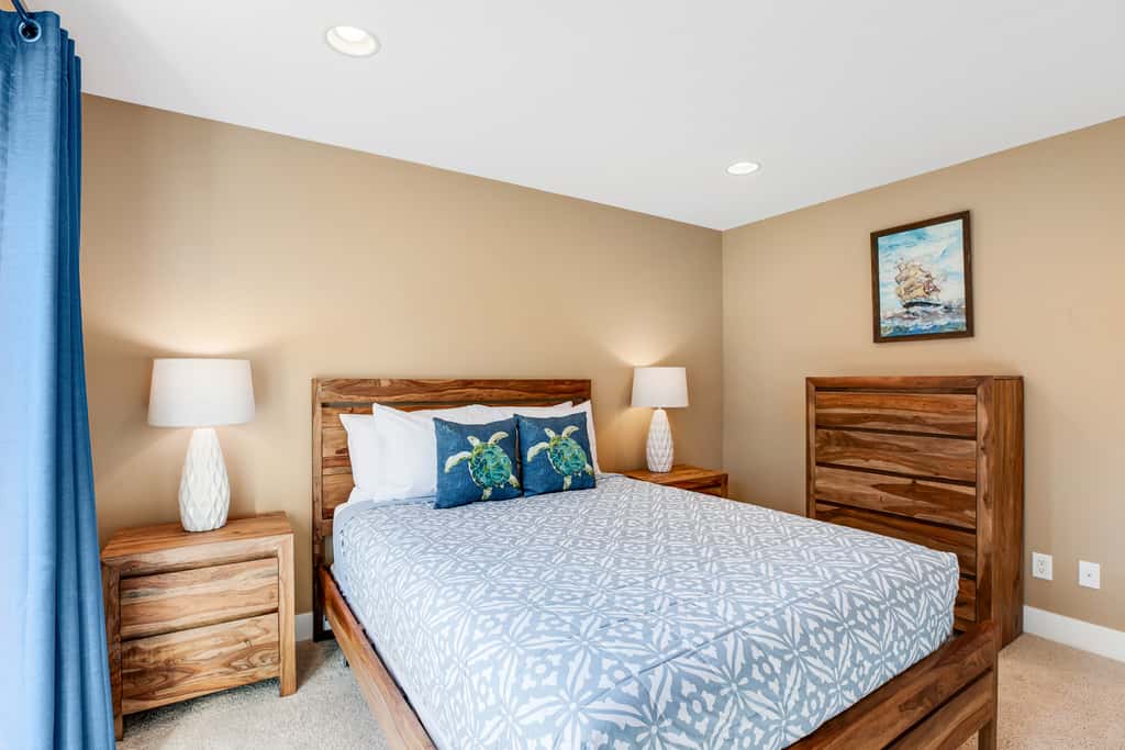 Dog friendly beach home ideal for entertaining with 2 fireplaces and great kitchen