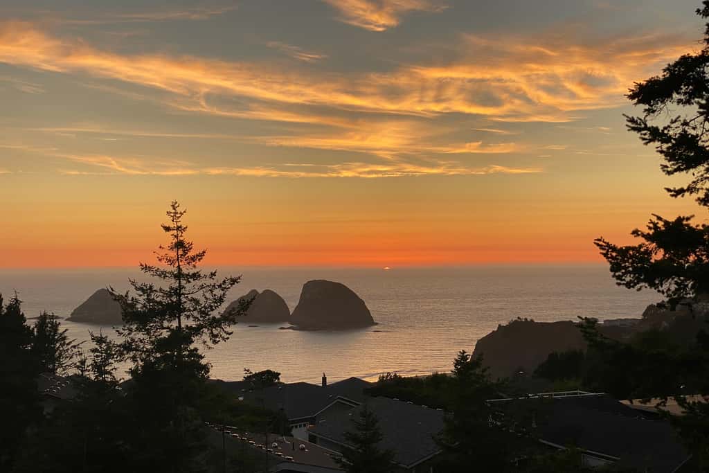 Dog friendly home with ocean views deck washer dryer grill and fireplace