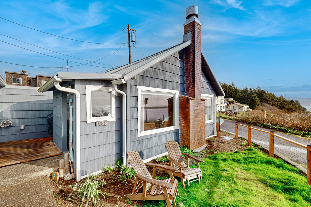 Quaint oceanfront hideaway with open layout fireplace central AC and gas grill
